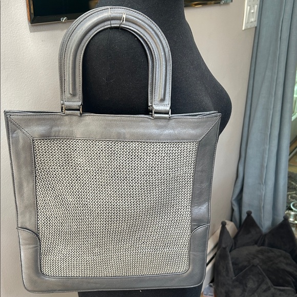 Stuart Weitzman 🩶 Silver Textured Tote Bag ( EUC) - Picture 2 of 11